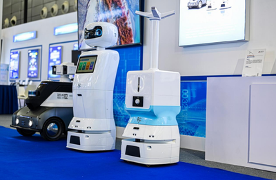 科技大集掀起機(jī)器人熱潮，智能機(jī)器人銷售火爆
